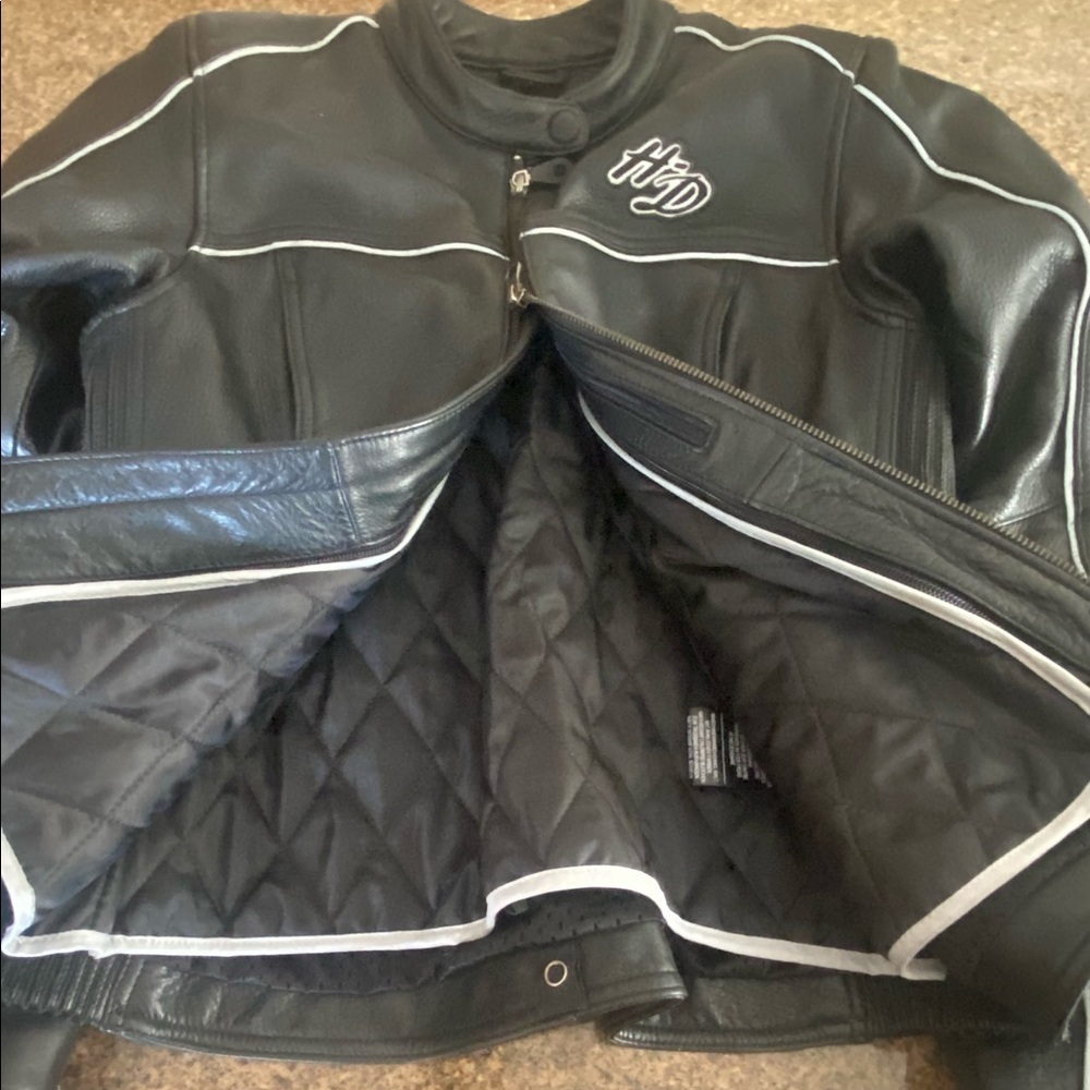 Harley Davidson Women’s leather Jacket w Zip liner​​​​​​​​ - Picture 6 of 9